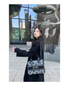 Jeong So-min Instagram - 오늘은 블랙이댜 연습하러 총총총..🖤 #colombo 🖤
