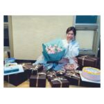 Jeong So-min Instagram - 너무너무 고맙습니다🙇🏻‍♀️ 매년 생일마다 이렇게 잔뜩 챙겨주는 우리 솜사탕🍭 이걸 다 어떻게 갚나 싶을 만큼 늘 많은걸 줘서 정말 고마워요..💕덕분에 이번 생일도 벅차게 행복한 날이었어요:) 솜사탕들이 보내주는 애정이 나를 사계절 내내 요즈음의 봄처럼 따뜻하게 해주는 것 같아🌷말로 다 표현 못할 만큼 고마와요😊