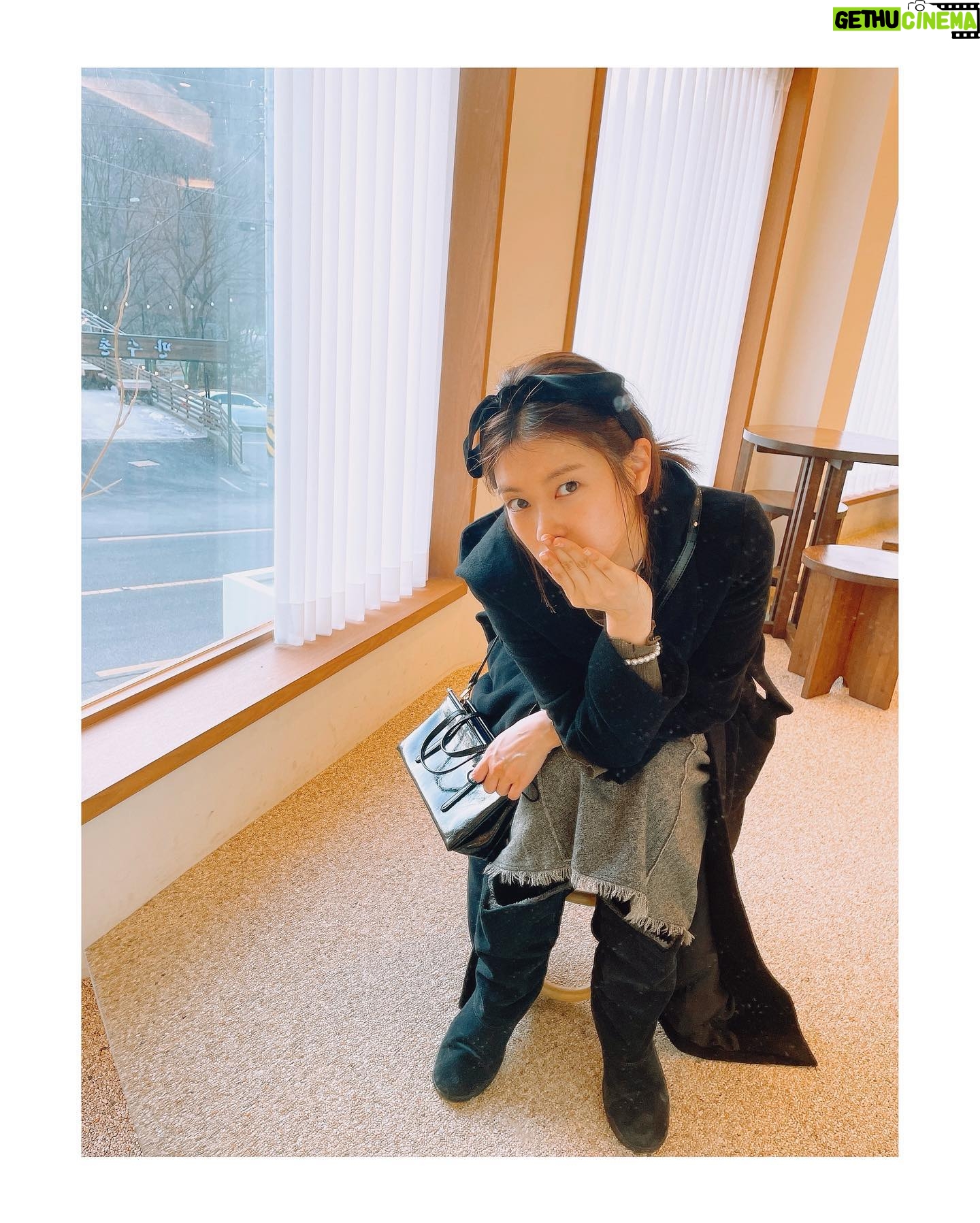 Jeong So-min Instagram - 1년 진짜 빠르게 흘러가네요🤭 다들 새해 복 많이 받으세요🙇🏻♀️ 2022년도 좋은 일이 가득하시길🥰