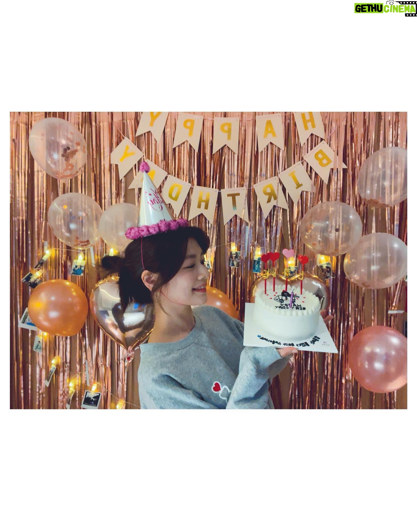 Jeong So-min Instagram - 생각지도 못한 깜짝 파티🥰 너모 놀라서 비명을 질러버린 그 생일파티😳 정신없는 지방촬영중에 이거 준비한다고 고생했을 NA01팀 진짜 최고야 너무 고마워요💕💕 생일축하해주신 모든 분들 감사합니다🙇🏻♀️