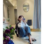 Jeong So-min Instagram - #광고 " Roger Vivier's Spring/Summer 2023 Presentation, 'La Maison Vivier' 로저 비비에의 2023 스프링/썸머 아이템들이 오는 9월 29일 파리에서 공개됩니다!😄 크리에이티브 디렉터 게라르도 펠로니 @GherardoFelloni 의 상상력이 담긴 컬렉션을 기대해주세요🌷 #RogerVivier #LaMaisonVivier #GherardoFelloni