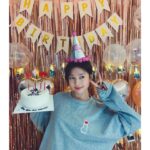 Jeong So-min Instagram - 생각지도 못한 깜짝 파티🥰 너모 놀라서 비명을 질러버린 그 생일파티😳 정신없는 지방촬영중에 이거 준비한다고 고생했을 NA01팀 진짜 최고야 너무 고마워요💕💕 생일축하해주신 모든 분들 감사합니다🙇🏻‍♀️