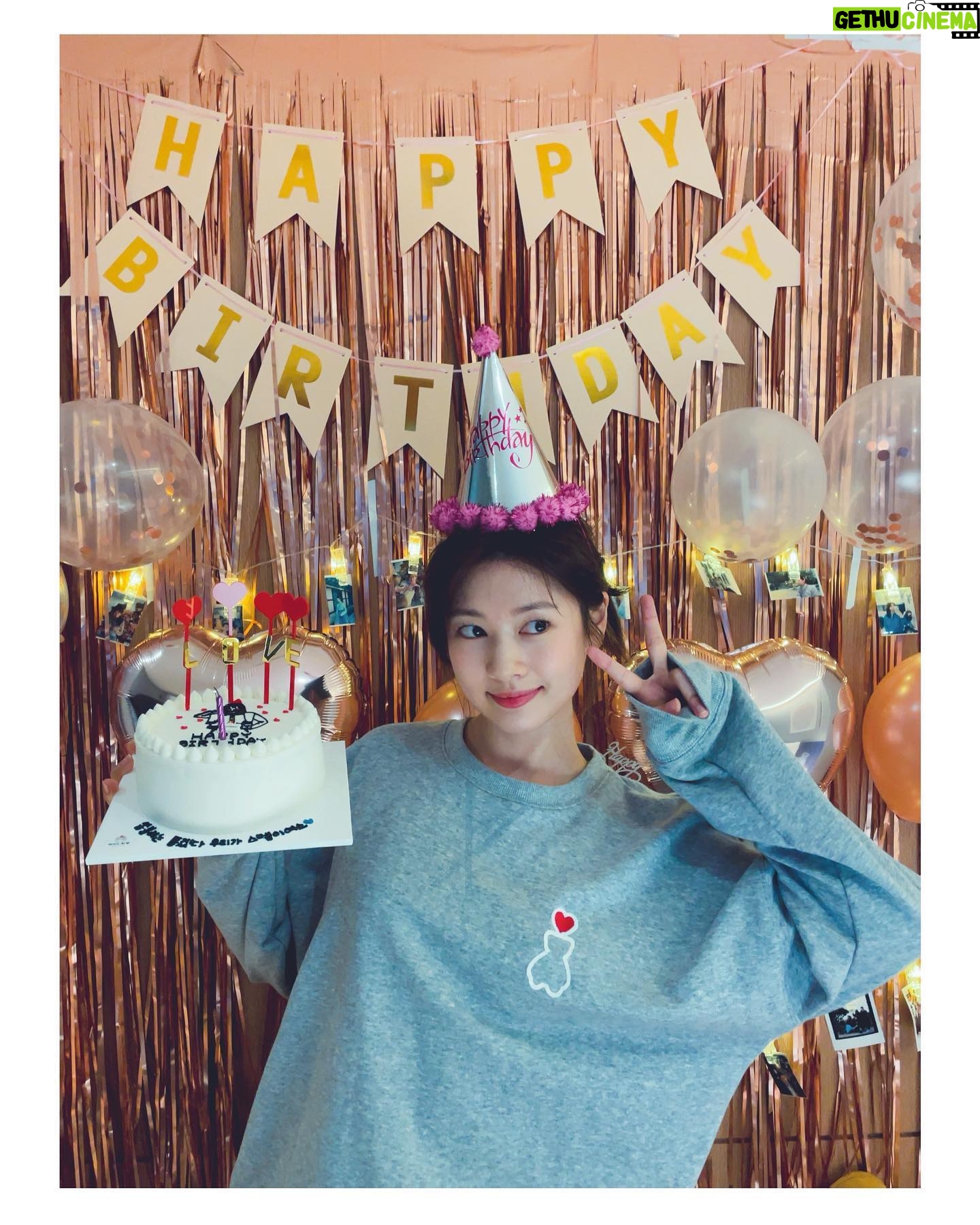 Jeong So-min Instagram - 생각지도 못한 깜짝 파티🥰 너모 놀라서 비명을 질러버린 그 생일파티😳 정신없는 지방촬영중에 이거 준비한다고 고생했을 NA01팀 진짜 최고야 너무 고마워요💕💕 생일축하해주신 모든 분들 감사합니다🙇🏻♀️