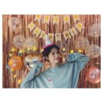 Jeong So-min Instagram - 생각지도 못한 깜짝 파티🥰 너모 놀라서 비명을 질러버린 그 생일파티😳 정신없는 지방촬영중에 이거 준비한다고 고생했을 NA01팀 진짜 최고야 너무 고마워요💕💕 생일축하해주신 모든 분들 감사합니다🙇🏻‍♀️