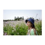 Jeong So-min Instagram - 그래서 이게 갯무꽃이 맞냐구요🌷🧐 (마스크는 아무도 없는 곳에서만 잠시 벗었어요😷)