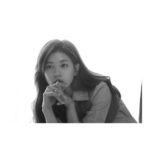 Jeong So-min Instagram - 수요일이다🖤 #월간집 🏠 의 날