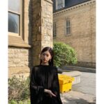 Jeong So-min Instagram - 한국시간 12시, 토론토시간으로 11시에 유튭 라방 켤거에요😬 #tiff #늑대사냥 레드카펫 순간 함께 해요..!!🌸 (조금 일찍 켤지도🌝)