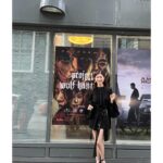Jeong So-min Instagram - 토론토 다운타운에서 만난 #늑대사냥 포스터🫢 #tiff