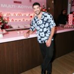 Jesse Metcalfe Instagram - CLARINS x LA NUIT Y2K 💕 #ClarinsMultiActive
