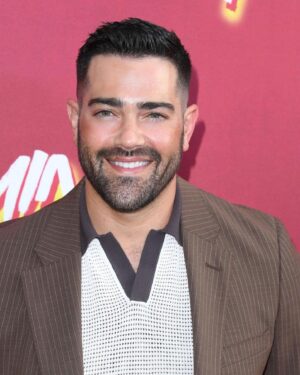 Jesse Metcalfe Instagram - Thanks to @toddsnyderny for dressing me for last week’s #FlamingHot Premiere! This fit was flaming hot!🌶️🔥🙏