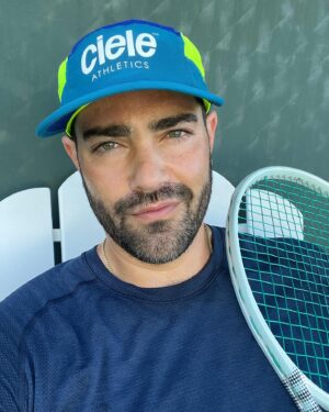 Jesse Metcalfe Instagram - Got a little gift from my coach today @wkwesi & @wilsontennis @wilson 👟👟🎾🎾