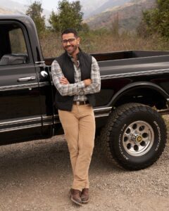 Jesse Metcalfe Instagram - What’s your favorite @josephabboud look? The Truck or Muscle car? Clear frame or bold frame? Dad look or Zaddy? @altaireyewear #JosephAbboudEyewear #JOEeyewear #Zaddy #AD