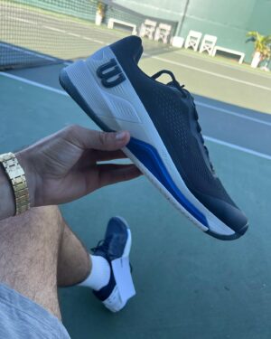 Jesse Metcalfe Instagram - Got a little gift from my coach today @wkwesi & @wilsontennis @wilson 👟👟🎾🎾
