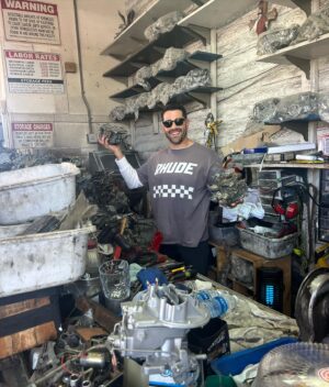 Jesse Metcalfe Instagram - Gettin’ a new clutch put in the Chevelle over at Gil’s Carburetor.⚙️ 

#gilscarburetor #kingofcarburetors #mechanic