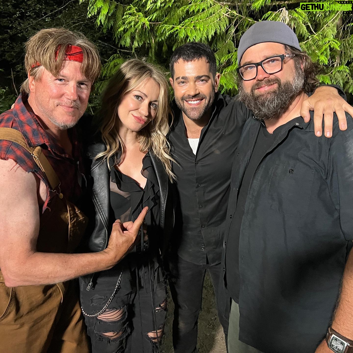 Jesse Metcalfe Instagram - Miss playing make-believe in the woods with these talented people. 🎥🎭🎬🌳