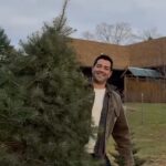 Jesse Metcalfe Instagram - This felt too familiar lol. Good thing I had some experience working on a christmas tree lot #ChristmasUnderTheStars 🎄 Wishing you and yours a Merry Christmas!