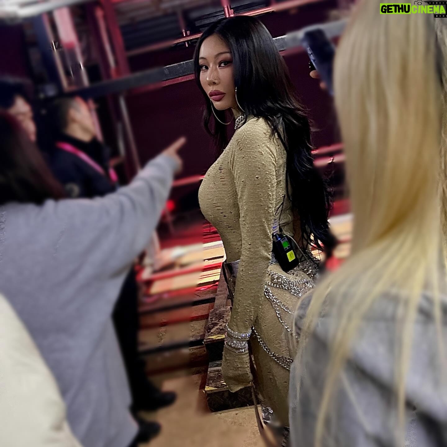 Jessi Instagram - SHOUT OUT TO ALL MY INDEPENDENT WOMEN!!! THANK YOU for allowing me to be a part of your lives ❤️ LOVE YOU JEBBIES!!!! FOR LIFE!!!!! ❤️❤️❤️❤️