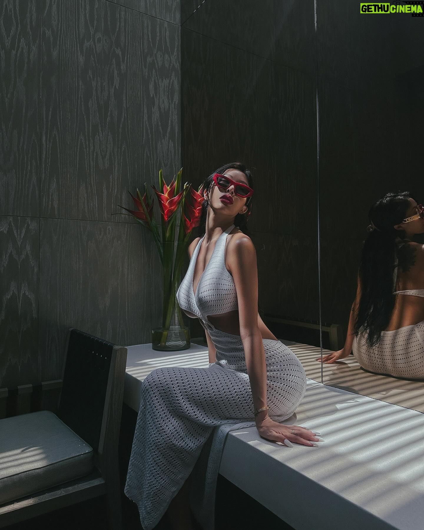 Jessi Instagram - Reflections of my perfect imperfections 💋