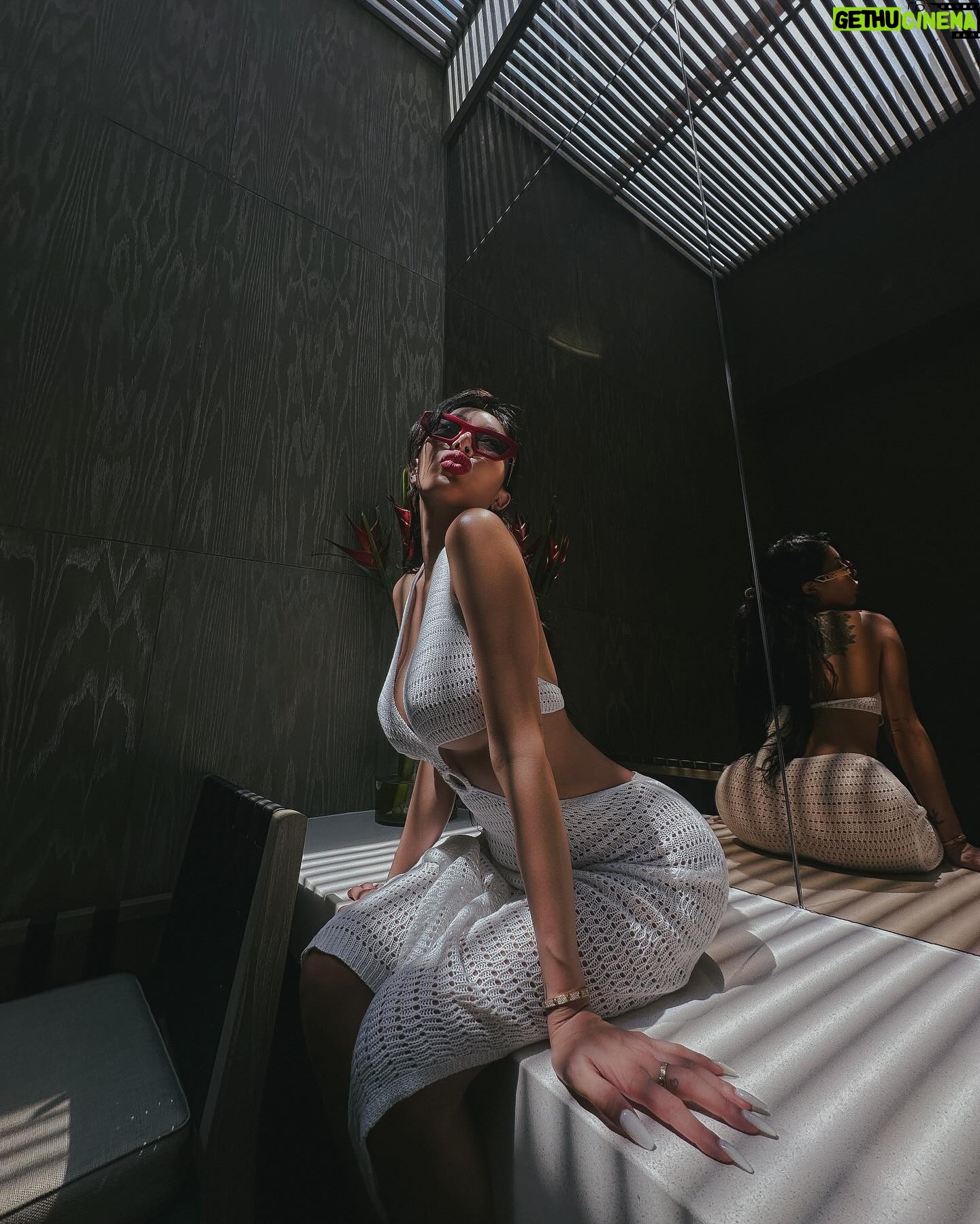Jessi Instagram - Reflections of my perfect imperfections 💋