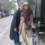 Jessica Alba Instagram - April 🌴💫🫶🏽🇬🇧👯‍♀️🤍 #Gratitude
