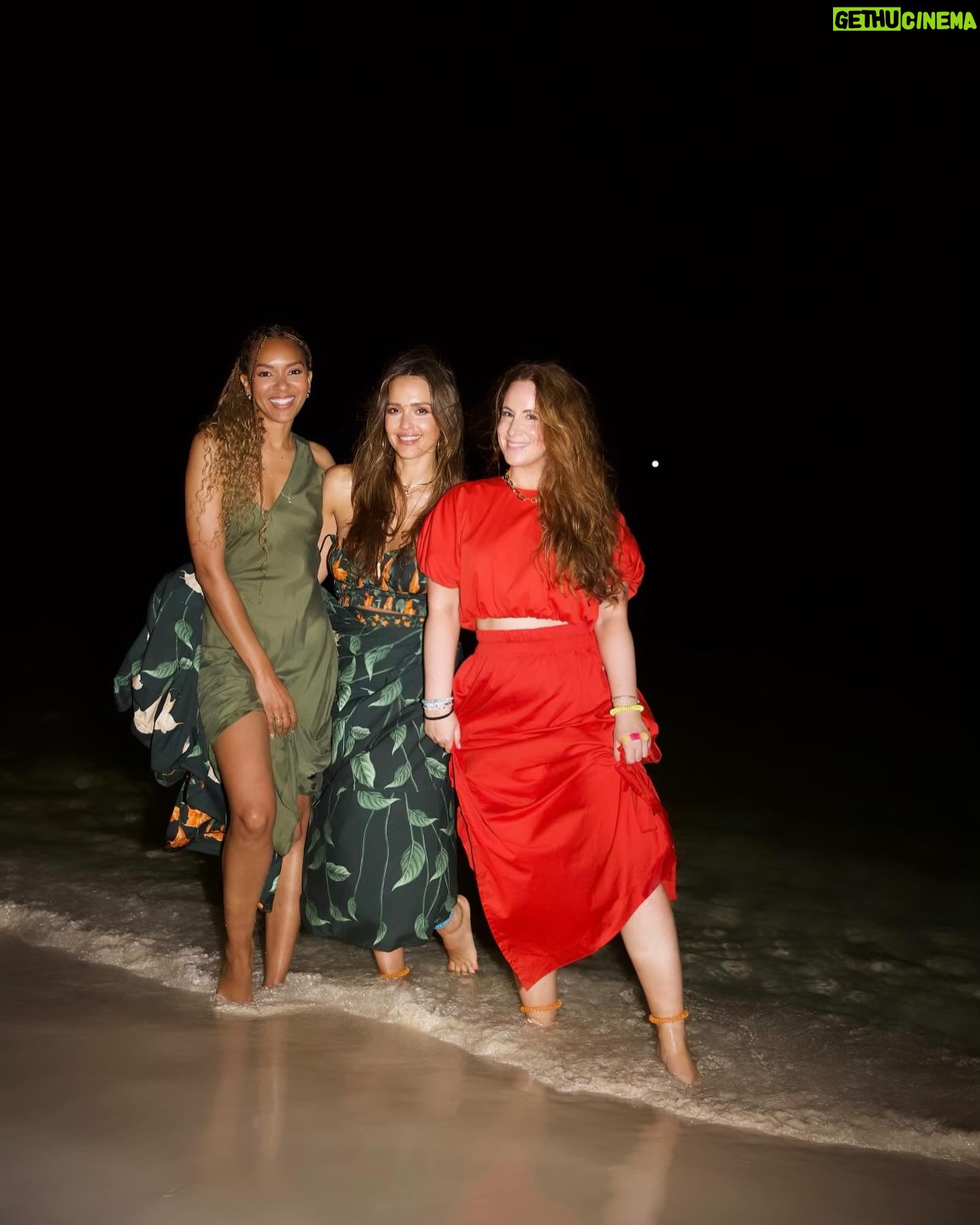Jessica Alba Instagram - The best birthday trip a girl could ask for ๐ฅน๐๐ฝ To be on this journey of life with a circle of woman who can let go of the ideas of who we should be and be vulnerable and open to growth is beyond magical to witness and to be part of ๐ซถ๐ฝ One of the best gifts in life is a tribe of woman that elevate one another - so thank you to my #soulsisters, I love you! โค๏ธโจ And thank you @rwmayakoba for making every single moment absolutely perfect - this trip was a dream and I canโt wait to come back and make more memories โบ๏ธ๐๐
#AD
