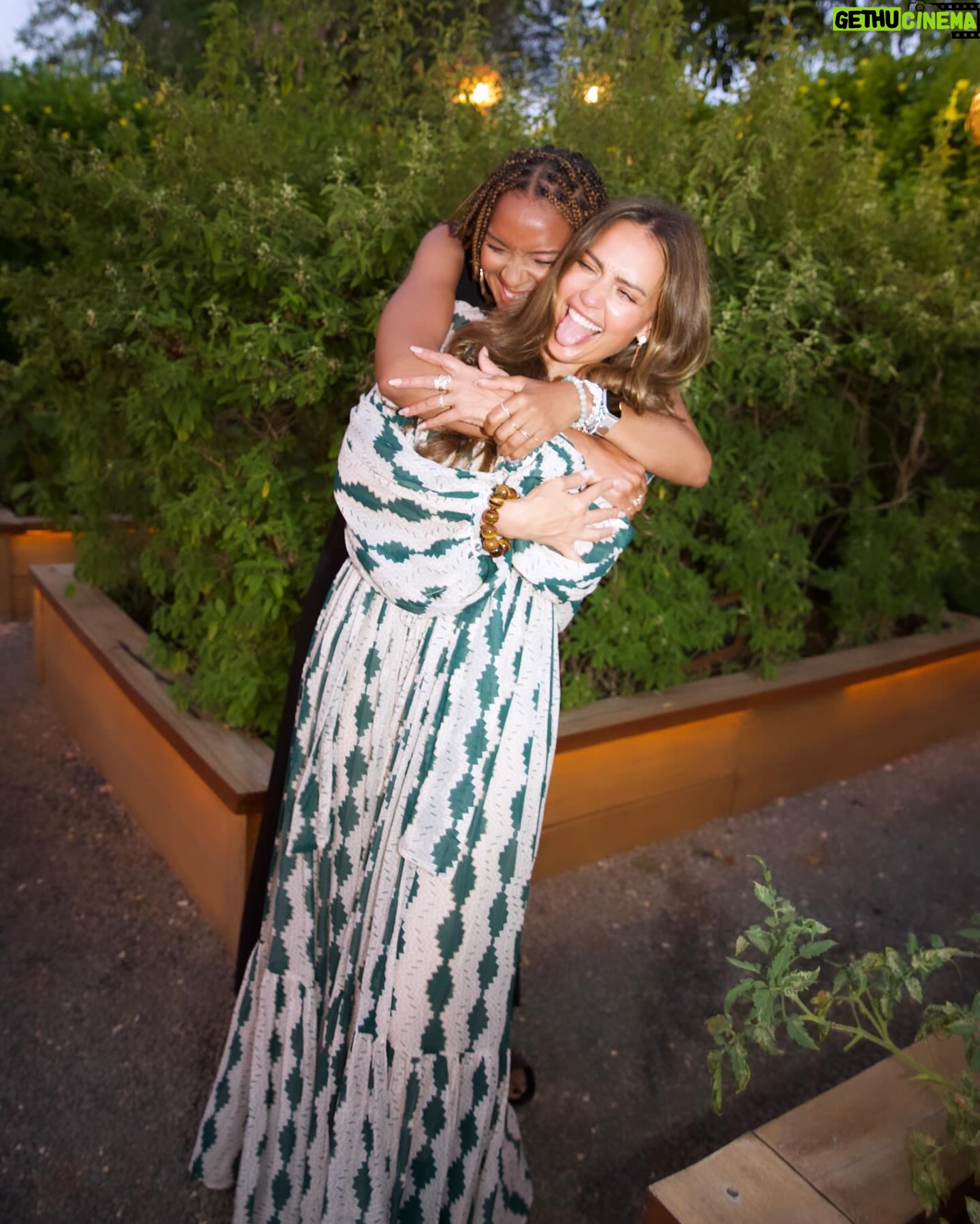 Jessica Alba Instagram - The best birthday trip a girl could ask for ๐ฅน๐๐ฝ To be on this journey of life with a circle of woman who can let go of the ideas of who we should be and be vulnerable and open to growth is beyond magical to witness and to be part of ๐ซถ๐ฝ One of the best gifts in life is a tribe of woman that elevate one another - so thank you to my #soulsisters, I love you! โค๏ธโจ And thank you @rwmayakoba for making every single moment absolutely perfect - this trip was a dream and I canโt wait to come back and make more memories โบ๏ธ๐๐
#AD