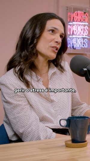 Jessica Athayde Instagram - O episódio de hoje de ‘Não Fica Bem Falar de…’ é sobre um dos temas mais pedidos por vocês - Fertilidade e a idade ‘certa’ para ser mãe. Recebi a Margarida Marques de Almeida, @styleitup, que partilhou a sua experiência até conseguir engravidar e a Patrícia Lemos do @circuloperfeito_, educadora menstrual que nos explicou tudo sobre o ciclo menstrual, fertilidade passando pelas dificuldades em engravidar e até do papel do homem em todo o processo. Portanto puxem os vossos namorados para o sofá, uns snacks, e venham daí nesta viagem que tem mesmo de ser vivida a dois. Já disponível nas plataformas habituais.