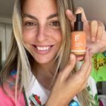 Jessica Athayde Instagram – Aqui está a informação prometida sobre o Serum Vitamin C Concentrate da @freshlycosmetics_pt . Já uso este serum há uns meses e continuo a usar porque adoro a sensação que deixa na minha pele. Como sabem, tenho pele atópica e não posso usar qualquer produto. Dou-me super bem com este serum, tem uma textura leve, tem 99% de ingredientes naturais e previne rugas. Juro que vão adorar. Desta vez estou também a experimentar estes pads reutilizáveis, que podem ser lavados. A adorar.
Pub #freshlycosmetics #glowyskin