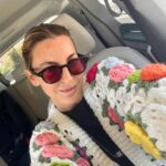 Jessica Athayde Instagram - Random pics da minha segunda casa que é zero discreta ❤️ ID . BUZZ espaçosa, 100% elétrica, linda linda linda Cabemos todos, cães, coelhos, bicicletas, malas, sacos das compras, crianças e até a noiva quando se arrisca a andar comigo de carro. In love 💙 @volkswagencomhistorias Já me viram por aí ?