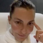 Jessica Athayde Instagram – No fim de semana passado tive finalmente a oportunidade de visitar as @termasdeluso , um lugar icónico que já queria conhecer há muitos anos. Primeiro que tudo, quem nunca fez uma massagem vichy não sabe o que anda a perder. É tao bom estar a receber massagem com água a cair em cima de nós, ultra relaxante. Depois, fiz um tratamento facial que deixou a minha pele espectacular. O meu peixinho adorou e se pudesse ainda la estava a dar mergulhos na piscina interior de água quente.
#pub @aguadeluso #aguadeluso #naturalmenteequilibrada