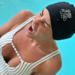 Jessica Athayde Instagram – No fim de semana passado tive finalmente a oportunidade de visitar as @termasdeluso , um lugar icónico que já queria conhecer há muitos anos. Primeiro que tudo, quem nunca fez uma massagem vichy não sabe o que anda a perder. É tao bom estar a receber massagem com água a cair em cima de nós, ultra relaxante. Depois, fiz um tratamento facial que deixou a minha pele espectacular. O meu peixinho adorou e se pudesse ainda la estava a dar mergulhos na piscina interior de água quente.
#pub @aguadeluso #aguadeluso #naturalmenteequilibrada