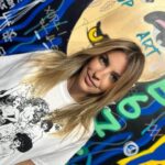 Jessica Athayde Instagram - Em menos de 24 h esta tshirt já vai para a segunda edição!!! A minha amiga Rita não só fala como faz acontecer coisas importantes ! Orgulho É uma homenagem a todas as mulheres que passam ou já passaram por um cancro de mama e um alerta para darmos sempre prioridade á nossa saúde, estarmos atentas com exames em dia. E esta é mesmo a mensagem que se quer passar ! EXAMINA - AS ! A receita TOTAL de vendas reverte a favor do IPO Lisboa - que ajuda tantas mulheres. Podes comprar a tua tshirt online https://www.seventh.style/ Ou então nos espaços físicos que apoiam esta iniciativa @seventhbrunch @ritaferrorodrigues @ipolisboa