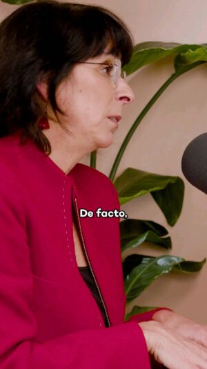 Jessica Athayde Instagram - Tem sido uma aprendizagem incrível fazer o podcast "Não fica bem falar de" da @wells_oficial porque temos abordado temas sobre os quais nunca tinha pensado muito. Hoje falamos sobre a menopausa, o antes, durante e o depois, com a incrível Dra @lisafvicente e a @sonia_morais_santos que partilhou a sua experiência connosco. Neste episódio tiramos dúvidas, falamos sobre mitos e informações importantes que devemos saber sobre o nosso corpo. 
O episódio já está disponível no YouTube, Spotify e Apple Podcast (Link nos stories). E já sabem podem levantar questões e partilhas com o #wellsficabem