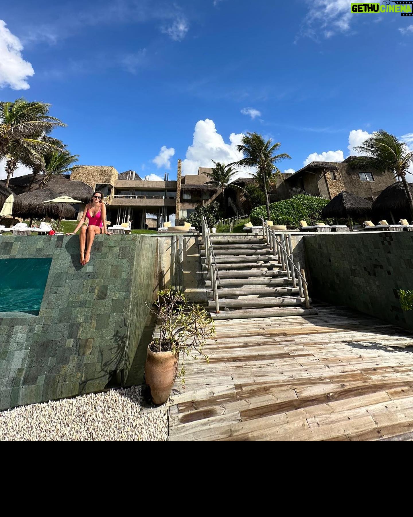 Jessica Athayde - 3 Likes - O @kenoaresort Ʃ adequado para crianƧas ? Sim!
NĆ£o tem kids club mas tem uma equipa que trabalha neste hotel que adora crianƧas e faz tudo para que a nossa estadia seja incrĆvel, Ć© seguro e atĆ© a nĆvel de alimentação fazem o que for preciso para que se alimentem de forma saudĆ”vel sempre com umas surpresas pelo meio. ( bolos, dices, tapiocas) nao hĆ” como dizer que nĆ£o. Fazem de tudo para que te sintas em casa.
Passei tambƩm pela Praia do Frances que tem pequena vila com restaurantes e lojinhas artesanais.
Loving it š§š·š