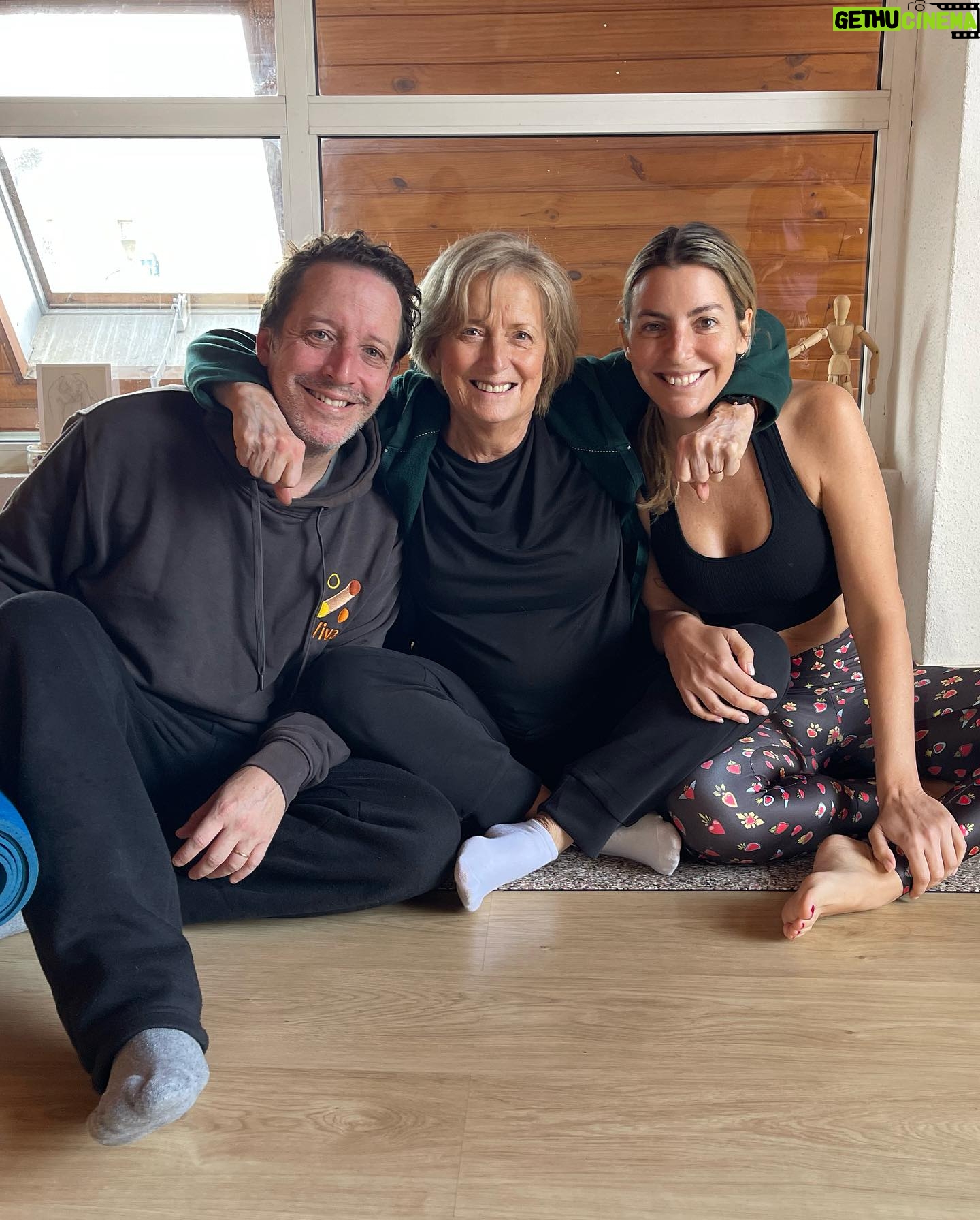Jessica Athayde Instagram - 1- it’s never too late to start yoga - the Ross Family 2- Estas máquinas deviam ser proibidas ou gratuitas. 3- sim, tive uma tia que se casou de RED ❤️ também estou ali. 4-O Pedro recebe sempre bem 🫠 5- A walk in the wild 6- Rosas de Lego 🌹🌹as únicas que não me fazem espirrar. 7- Tenho um namorado mesmo giro 8- Fiz a minha mamografia e está tudo incrível🙌 não se esqueçam dos vossos exames. 9- Uma amiga mandou -me comprar este livro, tenho muita vergonha 🤦🏼♀️😂 10- Isto podia ser o meu pequeno-almoço !!!! ❤️🧿