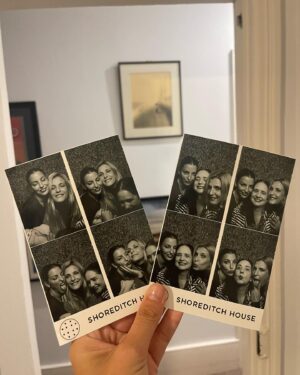 Jessica Athayde Instagram - A mãe tirou um fim-de-semana sozinha pela primeira vez com amigas 🙌 para muitas isto é só parvo, mas para mim foi super importante. 
Obrigada @inescastelbranco por me teres desafiados a vir ver peças incríveis e
@bruxinha - Princesa Consuela e Princesa Josephine por me terem recebido tão bem na vossa casa e não terem provocado um único espirro. 
✈️❤️