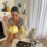 Jessica Athayde Instagram – 🐣🐣🐣🐣🐣🐣PASSATEMPO🐣🐣🐣🐣🐣🐣
A @brigadeirandolx já faz parte da minha vida há muito tempo, bolos de aniversários, bolo de casamento do meu irmão, o Natal e agora a  Páscoa. 
A Carol desafiou-se a fazer um giveaway agora para a Páscoa e achei uma óptima ideia não engordar sozinha. ( estou a brincar , calma ) são mesmo deliciosos aproveitem. 

Queres ter uma Páscoa mais doce ? 
Só tens de seguir a @brigadeirandolx 
Fazer tag a 3 amigas 
Participar as vezes que quiseres ❤️
Dia 23 vou anunciar os vencedores.
 Good luck 👍