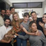 Jessica Athayde Instagram - Acordei de coração cheio e com uma grande carraspana, esta nossa grupeta nasceu na minha casa em campo de Ourique há 10 anos quando fiz 28 anos, no entanto crescem filhos, nascem outros, chegam namorados para ficar e muitos outros de passagem 😂 ( thank god ) mudamos de casa, chegam cães novos e até gatos e coelhos e outros vão para o céu. Mas quando nos juntamos existem coisas que não mudam, os all stars do xico, a Inês que adora cozinhar para todos e receber como ninguém e a Olga que nunca aparece na porra da fotografias. Tinha muitas saudades ratz ❤️thank you