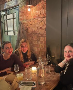 Jessica Athayde Instagram - A mãe tirou um fim-de-semana sozinha pela primeira vez com amigas 🙌 para muitas isto é só parvo, mas para mim foi super importante. 
Obrigada @inescastelbranco por me teres desafiados a vir ver peças incríveis e
@bruxinha - Princesa Consuela e Princesa Josephine por me terem recebido tão bem na vossa casa e não terem provocado um único espirro. 
✈️❤️