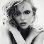 Jessica Belkin Instagram - melancholy waves 🖤🖤