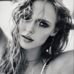 Jessica Belkin Instagram - melancholy waves 🖤🖤