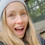 Jessica Biel Instagram - When Jessica Biel met Jessica Seal! 🤝🦭 This is my new friend, Jessica Seal. She is currently thriving at @vanaqua, where she was thankfully given another chance at life. I was lucky enough to meet her and explore the wonderful place she now gets to call home. Thank you @vanaqua for this experience and all the work you do — it’s not every day you get to meet an animal named after you!