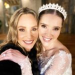 Jessica Coch Instagram - ¡Qué bonito equipo! @elmaleficioof 💕 Amé a Diana. 🙂 Diana, trató de meterse en la organización. 🕯️🐍 Gracias, Marlene por la vibra linda siempre tqm 👰🏻‍♀️☺️ #BeayDiana Gallina la primera juntos .🐓💜🤣 Chantal una más … saldrá? 🙏🏻😜 Qué lindo trabajar por primera vez con mi, Eugenio Cobo.🙏🏻😘 Gracias a todos los chavos , que buen team hicieron. 🤩 Gracias , Güero por regalarme a Diana 🤓 Diana de metiche 👰🏻‍♀️🤵🏻‍♂️😘🤣 Y el video final, a Diana se le hizo beso con Enrique de Martino después de todo lo que lo apoyó., su recompensa 🤵🏻‍♂️😅😂💕🙊 Gracias por el video @oscarnoguerac 🙊🙂