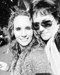Jessica Coch Instagram - ¡Feliz día, Mami! 😍 Eres mi vida entera, te admiro como no tienes idea. Gracias por todo el amor que nos das y que das a los que te rodean. Estoy muy orgullosa de ser tu hija. Eres una gurrrera. Te amo incondicionalmente, tu manzanita 🍎