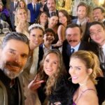 Jessica Coch Instagram - ¡Qué bonito equipo! @elmaleficioof 💕 Amé a Diana. 🙂 Diana, trató de meterse en la organización. 🕯️🐍 Gracias, Marlene por la vibra linda siempre tqm 👰🏻‍♀️☺️ #BeayDiana Gallina la primera juntos .🐓💜🤣 Chantal una más … saldrá? 🙏🏻😜 Qué lindo trabajar por primera vez con mi, Eugenio Cobo.🙏🏻😘 Gracias a todos los chavos , que buen team hicieron. 🤩 Gracias , Güero por regalarme a Diana 🤓 Diana de metiche 👰🏻‍♀️🤵🏻‍♂️😘🤣 Y el video final, a Diana se le hizo beso con Enrique de Martino después de todo lo que lo apoyó., su recompensa 🤵🏻‍♂️😅😂💕🙊 Gracias por el video @oscarnoguerac 🙊🙂