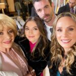 Jessica Coch Instagram - ¡Qué bonito equipo! @elmaleficioof 💕 Amé a Diana. 🙂 Diana, trató de meterse en la organización. 🕯️🐍 Gracias, Marlene por la vibra linda siempre tqm 👰🏻‍♀️☺️ #BeayDiana Gallina la primera juntos .🐓💜🤣 Chantal una más … saldrá? 🙏🏻😜 Qué lindo trabajar por primera vez con mi, Eugenio Cobo.🙏🏻😘 Gracias a todos los chavos , que buen team hicieron. 🤩 Gracias , Güero por regalarme a Diana 🤓 Diana de metiche 👰🏻‍♀️🤵🏻‍♂️😘🤣 Y el video final, a Diana se le hizo beso con Enrique de Martino después de todo lo que lo apoyó., su recompensa 🤵🏻‍♂️😅😂💕🙊 Gracias por el video @oscarnoguerac 🙊🙂
