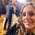 Jessica Coch Instagram - ¡Qué bonito equipo! @elmaleficioof 💕 Amé a Diana. 🙂 Diana, trató de meterse en la organización. 🕯️🐍 Gracias, Marlene por la vibra linda siempre tqm 👰🏻‍♀️☺️ #BeayDiana Gallina la primera juntos .🐓💜🤣 Chantal una más … saldrá? 🙏🏻😜 Qué lindo trabajar por primera vez con mi, Eugenio Cobo.🙏🏻😘 Gracias a todos los chavos , que buen team hicieron. 🤩 Gracias , Güero por regalarme a Diana 🤓 Diana de metiche 👰🏻‍♀️🤵🏻‍♂️😘🤣 Y el video final, a Diana se le hizo beso con Enrique de Martino después de todo lo que lo apoyó., su recompensa 🤵🏻‍♂️😅😂💕🙊 Gracias por el video @oscarnoguerac 🙊🙂