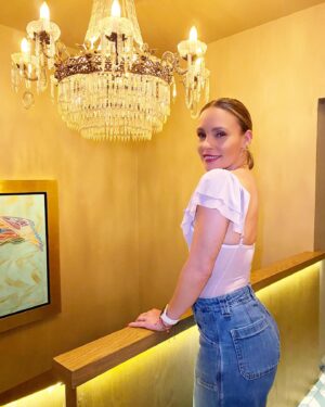 Jessica Coch Instagram - #tbt 🌸 Cuando vibras bonito, atraes cosas bonitas.

P.D. Gracias , champi 🫶📸🤩 @_kbocanegra