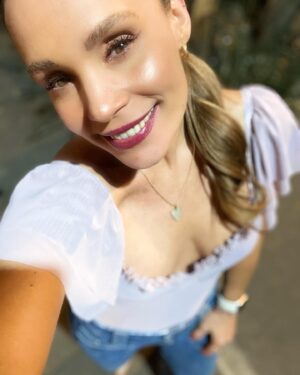 Jessica Coch Instagram - #tbt 🌸 Cuando vibras bonito, atraes cosas bonitas.

P.D. Gracias , champi 🫶📸🤩 @_kbocanegra