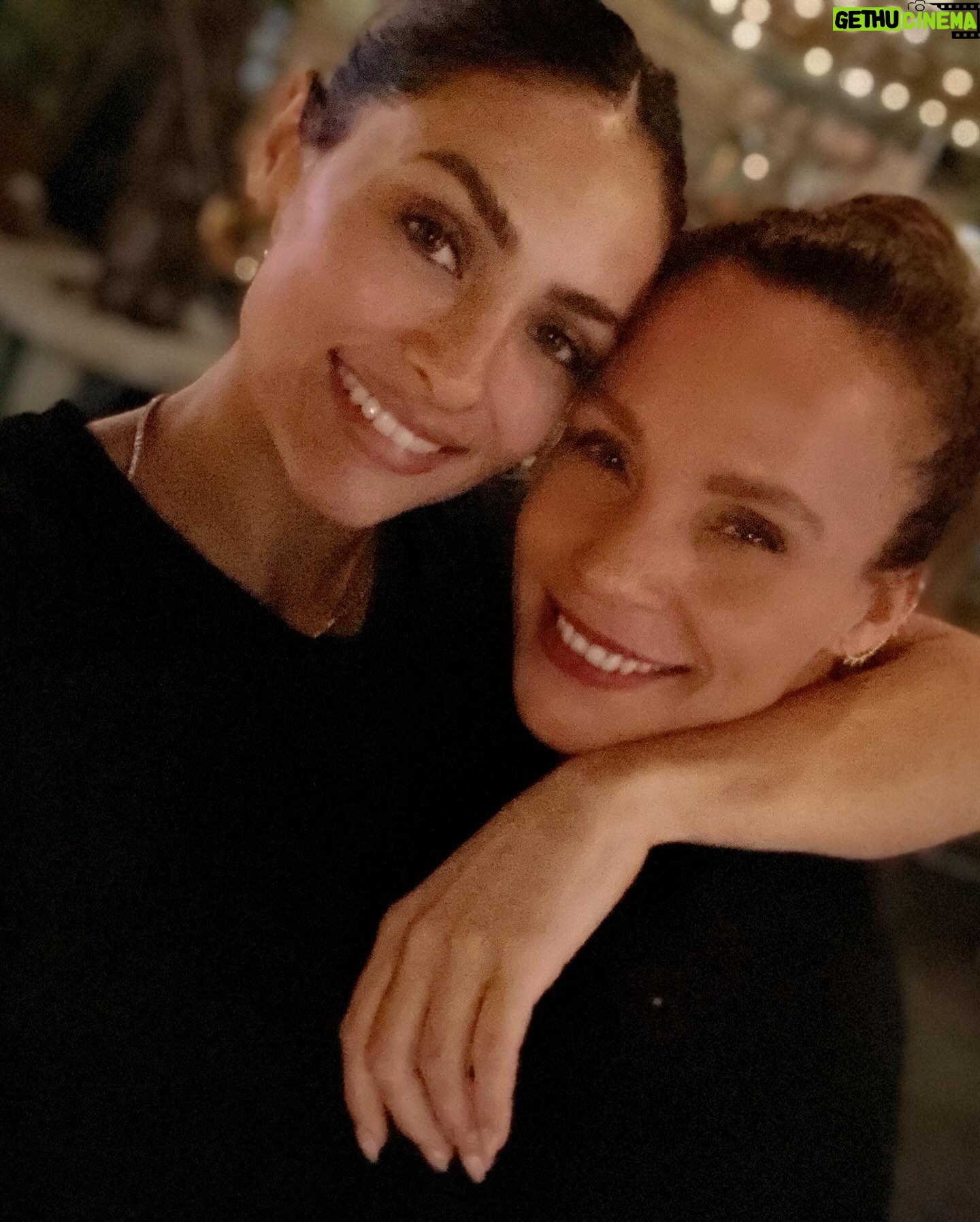 Jessica Coch Instagram - 20 fotos de lo que fue este año. Aquí las primeras 10, arrancó con una noticia padrísima, pláticas increíbles, muchos encuentros, cumples y un concierto increíble, de los muchos que llegaron . ✨🎄🎆❤️🥰